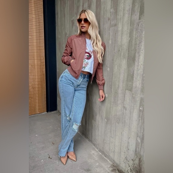 NWT BYEGREIS River Jeans Light Wash - Picture 6 of 16